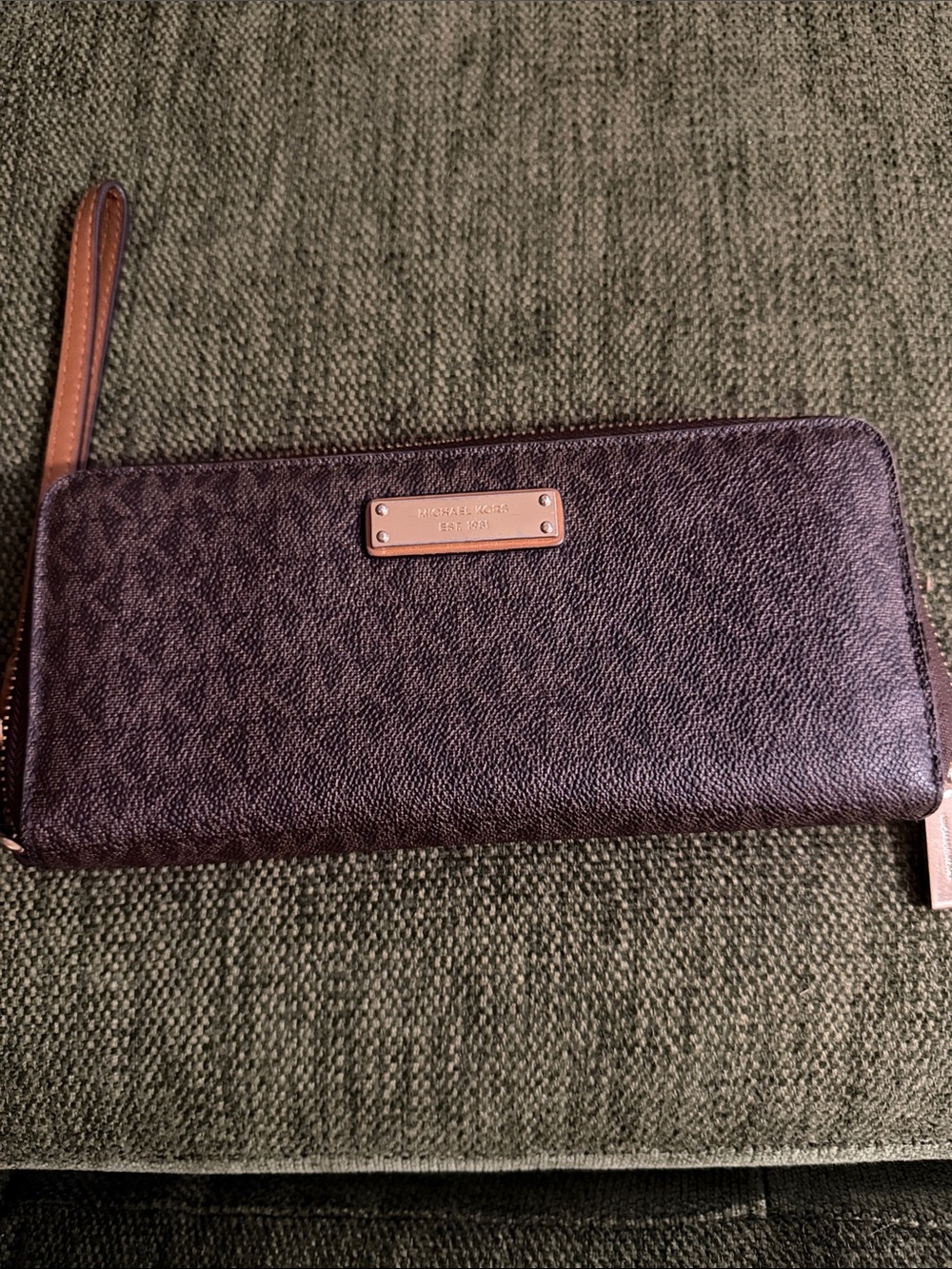 Michael Kors Jet Set Signature Brown Zip Around Wristlet Wallet